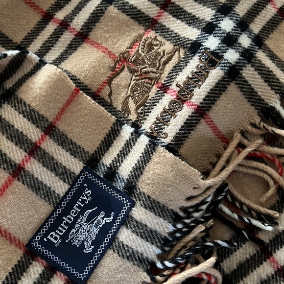 Vintage Burberry’s rectangle scarf - Picture 4 of 10